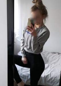 Aktif ve popüler bayan Cemre