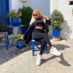 Ateşli gece yaşatan escort İzmirli Fatos