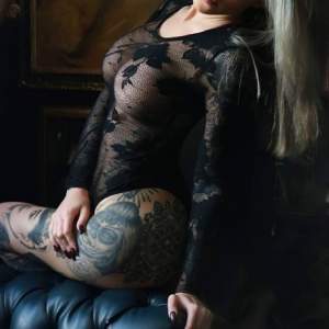 Doyumsuz bir escort bayan Adile