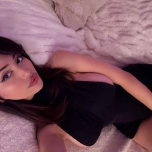 FİT beyaz tenli bayan Eyşan