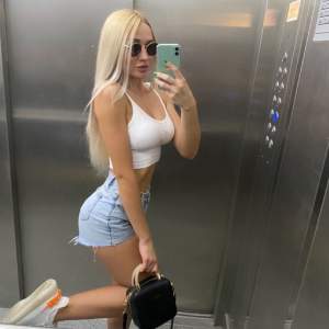 Güler yüzlü escort bayan Demet