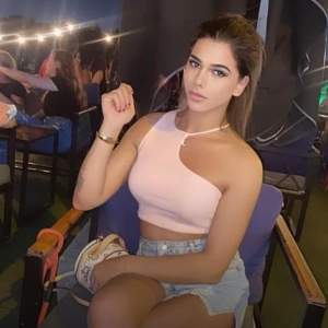 Kendi evinde buluşan ateşli bayan Beyza