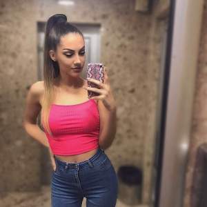 Kıçımı okşamasına izin verdim