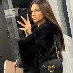 Oral sekste oldukça iddialı olan İlayda. Masaj