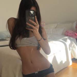 Oral sekste oldukça iddialı olan İlayda. Masaj