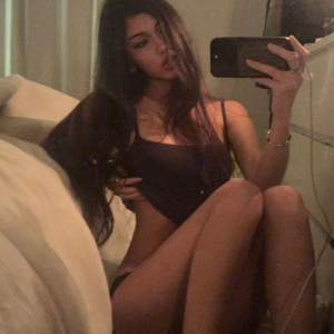 Oral sekste oldukça iddialı olan İlayda. Masaj